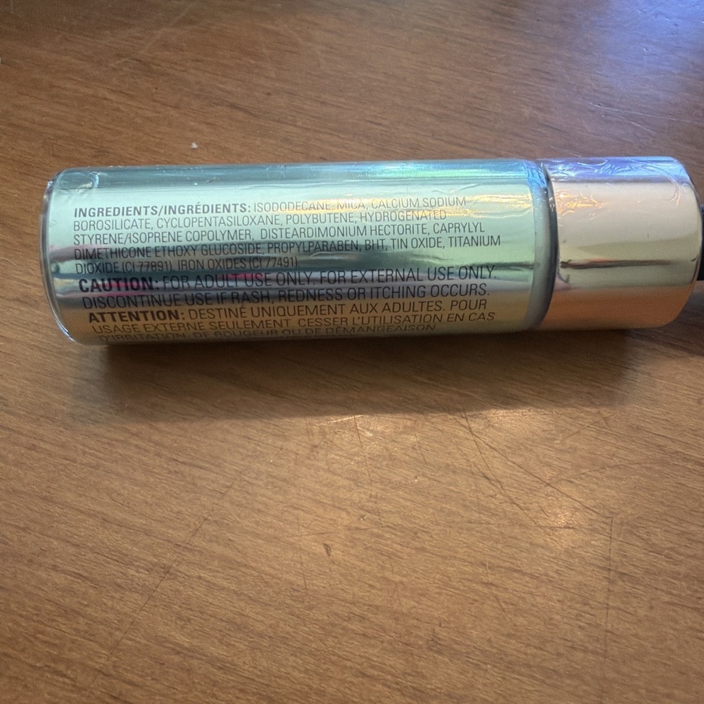 Makeup Revolution Beauty Liquid Highlighter, Mermaid's Scales M83 - Picture 2 of 4